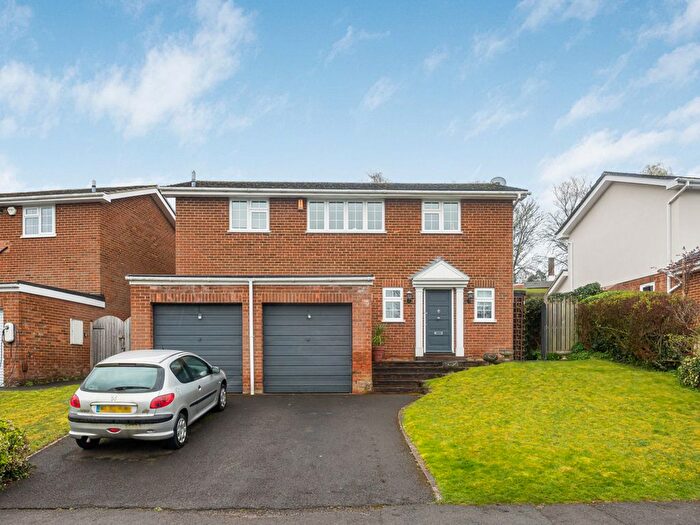 3 Bedroom Detached House For Sale In Valley Road, Henley-On-Thames, RG9