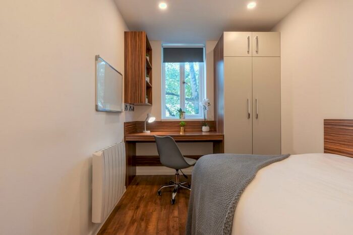 5 Bedroom Block Of Apartments To Rent In Eskdale Terrace, Newcastle Upon Tyne, NE2