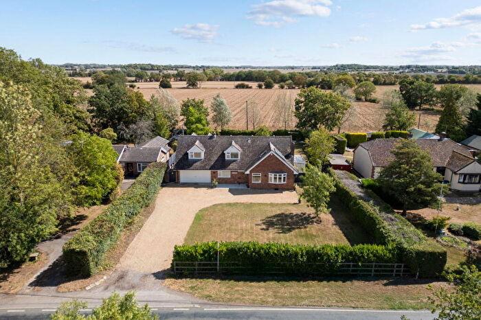 4 Bedroom Detached House For Sale In Dunmow Road, Thaxted, CM6