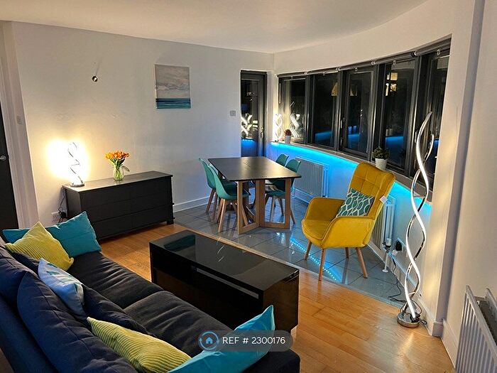 2 Bedroom Flat To Rent In Chronos Building, Whitechapel London, E1