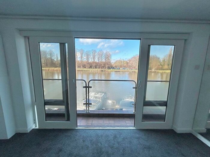 1 Bedroom Flat For Sale In High Street, Kingston Upon Thames, KT1