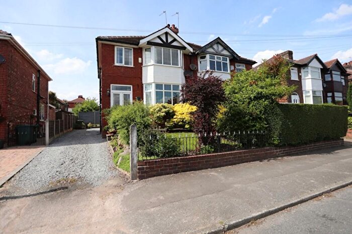 3 Bedroom Semi-Detached House For Sale In Agecroft Road East, Prestwich, M25