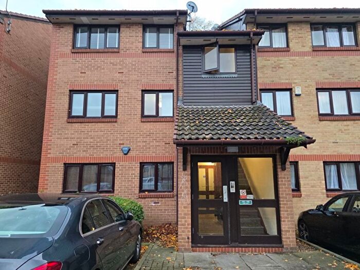 2 Bedroom Flat To Rent In Waterside Close, Barking, IG11
