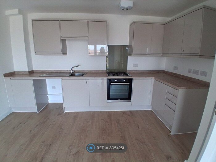 2 Bedroom Flat To Rent In Archers Corner, Wirral, CH62