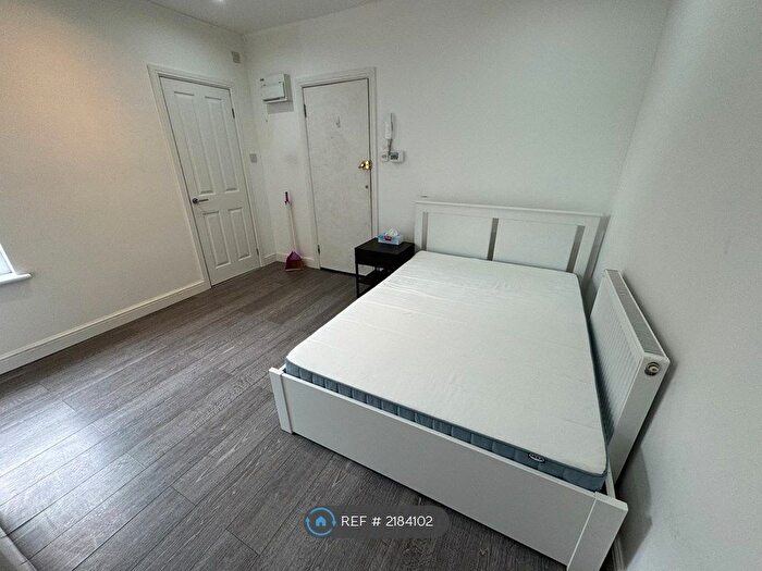 Studio To Rent In Blenheim Gardens, Wallington, SM6