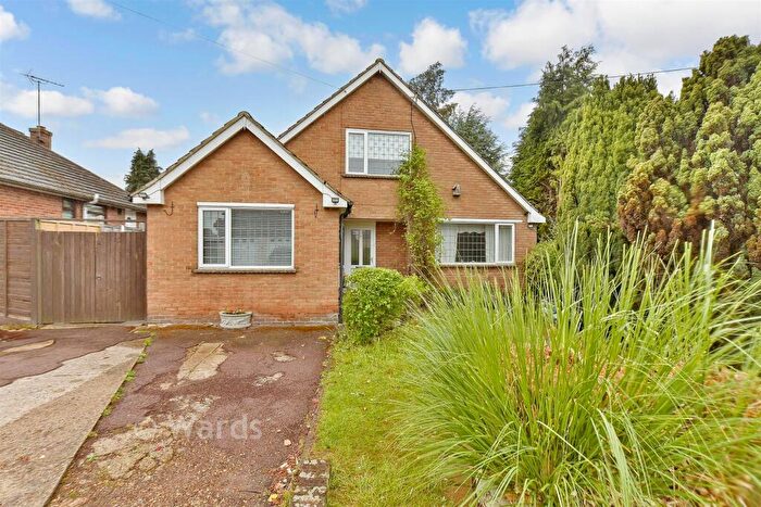3 Bedroom Chalet For Sale In Chestnut Wood Lane, Borden, Sittingbourne, Kent, ME9