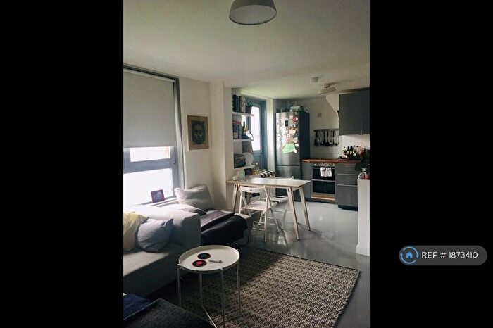 2 Bedroom Flat To Rent In Weald Square, London, E5