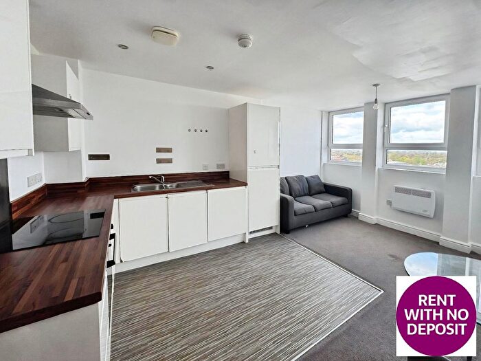 2 Bedroom Flat To Rent In Benbow Street, Sale, M33