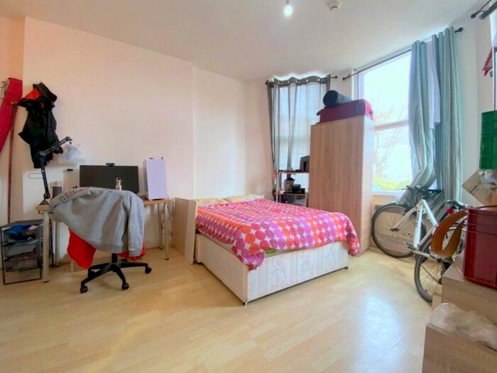 Studio To Rent In Craven Park, London, NW10