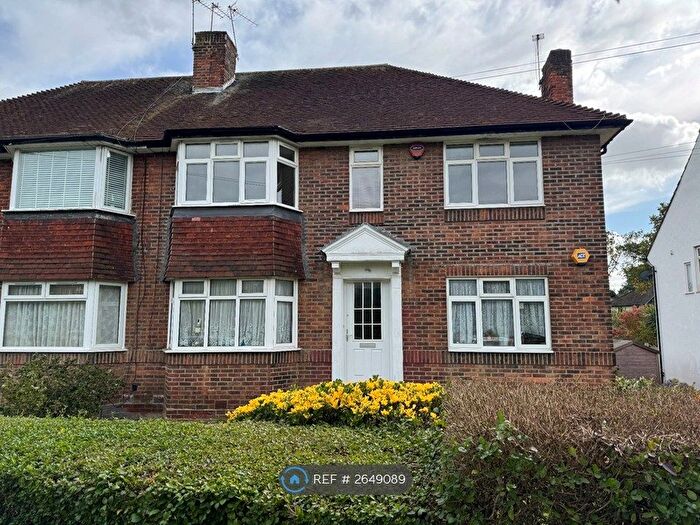 2 Bedroom Maisonette To Rent In The Fairway, London, NW7