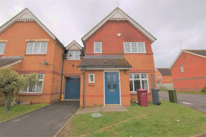 3 Bedroom Detached House To Rent In Clonmel Close, RG4