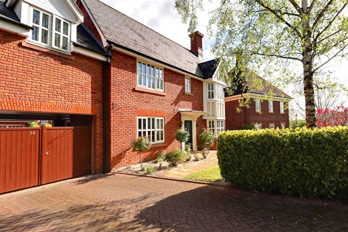 4 Bedroom Link Detached House For Sale In Chalfont Crescent, Weston, Crewe, CW2