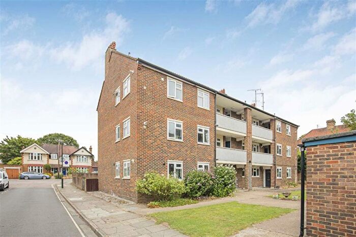 1 Bedroom Flat For Sale In Brick Farm Close, Kew, TW9