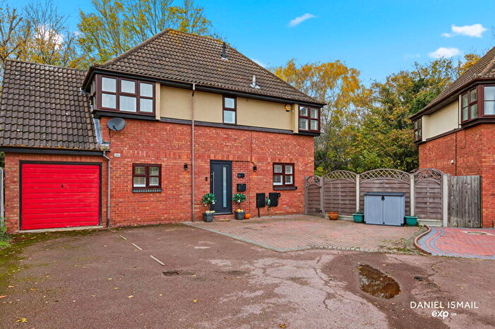 3 Bedroom Detached House For Sale In Kenton Way, Langdon Hills, Basildon, SS16