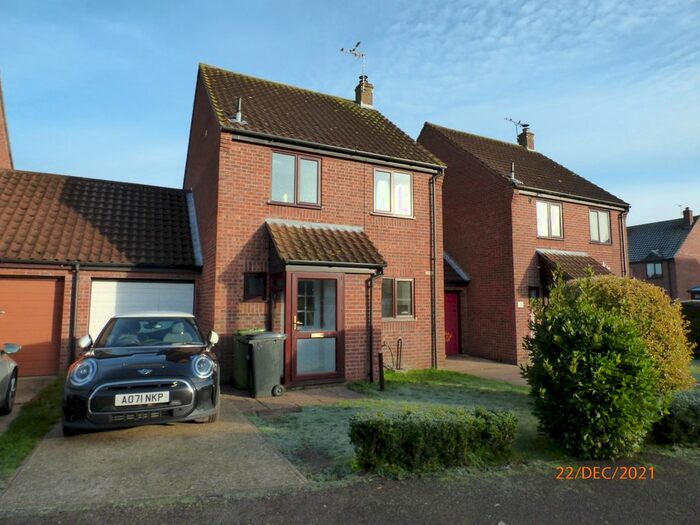 3 Bedroom Link Detached House To Rent In Longrigg Road, Ditchingham, Bungay NR35