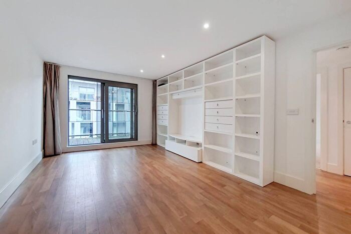 2 Bedroom Flat To Rent In Royal Carriage Mews, Woolwich, London, SE18