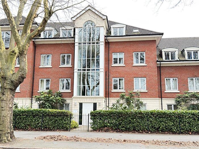 2 Bedroom Flat For Sale In Blackbird Road, Leicester, LE4