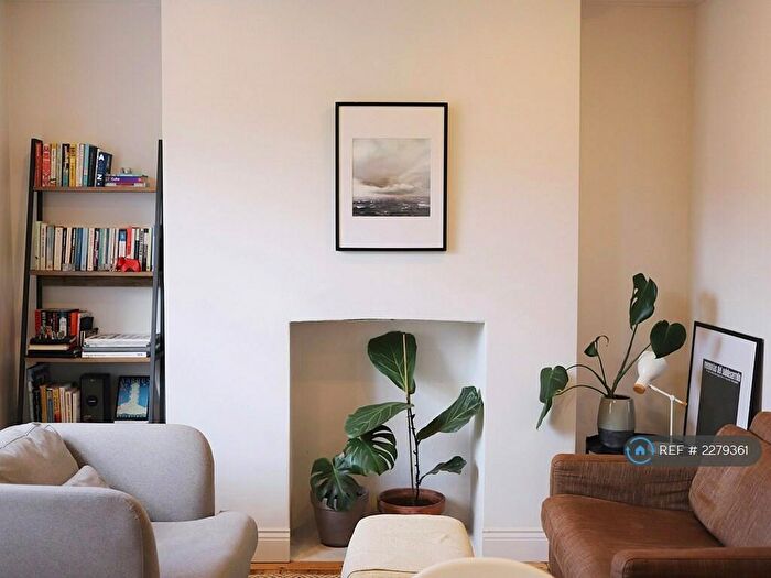 2 Bedroom Flat To Rent In Dalston, London, E8