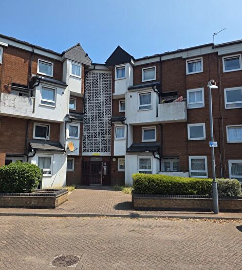 3 Bedroom Flat To Rent In Buttsbury Road, Ilford, Redbridge, IG1