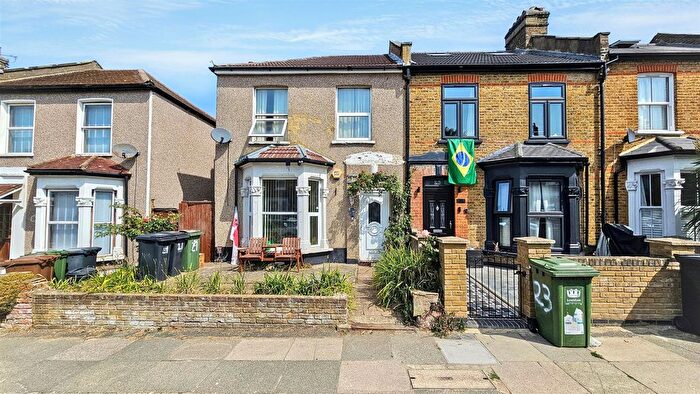 3 Bedroom End Terrace House For Sale In Killearn Road, London, SE6