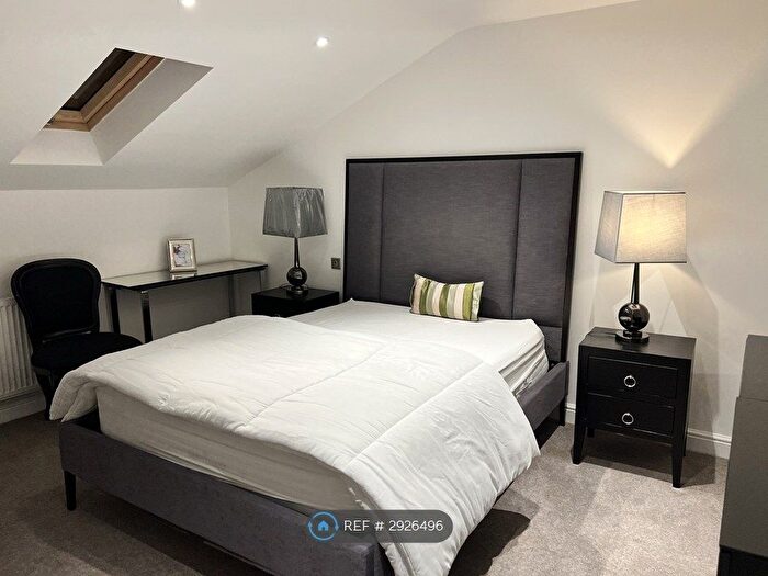 5 Bedroom Terraced House To Rent In Millrace Close, Cheadle, SK8