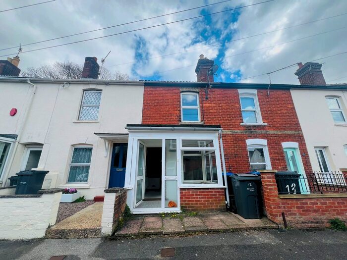 2 Bedroom Property To Rent In Hillview Road, Salisbury, SP1