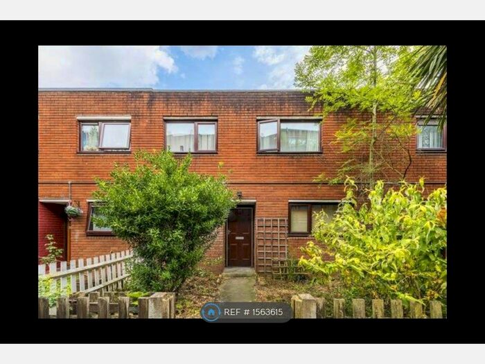 Studio To Rent In Russet Crescent, London, N7