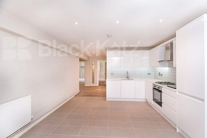 3 Bedroom Flat To Rent In Eagle Wharf Road, London, N1