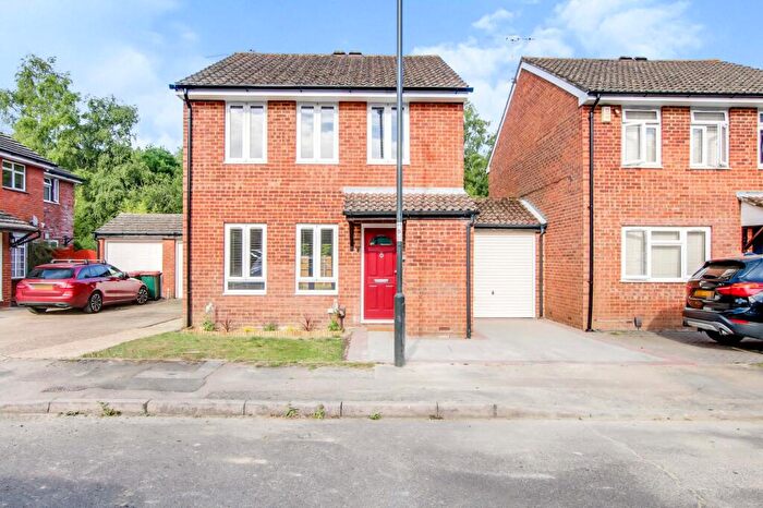 3 Bedroom Link Detached House To Rent In Shetland Close, Crawley, RH10