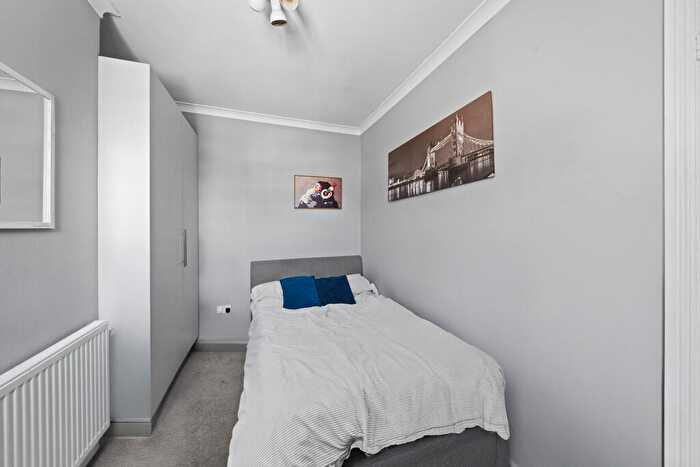 3 Bedroom Terraced House For Sale In Mellows Road, Wallington, SM6