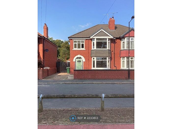 4 Bedroom Semi-Detached House To Rent In Bennetthorpe, Doncaster, DN2