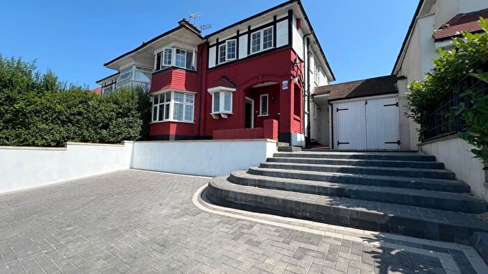 2 Bedroom Flat To Rent In Hendon Way, London, NW4