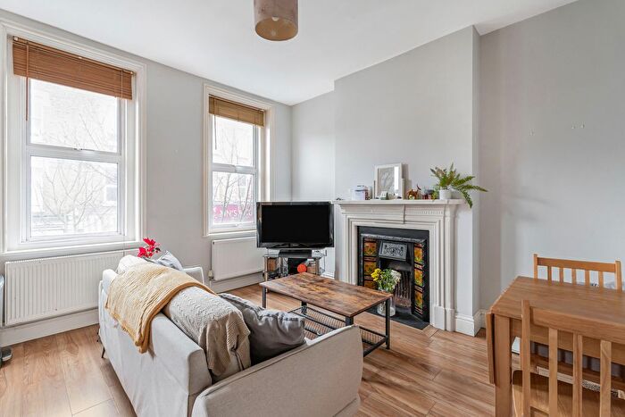 2 Bedroom Flat For Sale In Leopold Road, London, SW19