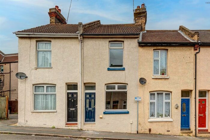 3 Bedroom Terraced House To Rent In Gordon Road, Dartford, Kent, DA1