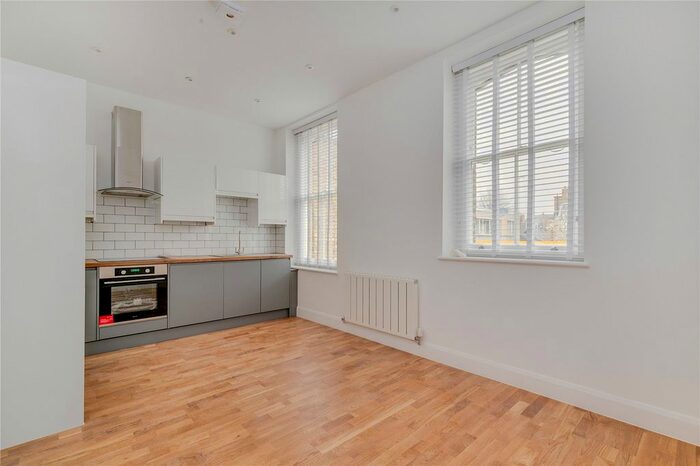 3 Bedroom Flat To Rent In Hana Mews, Goulton Road, London, E5