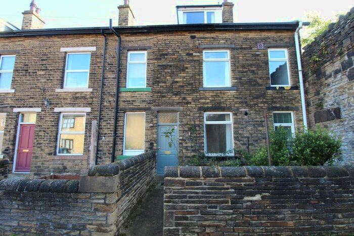 2 Bedroom Detached House To Rent In Melbourne Street, Shipley, Uk, BD18