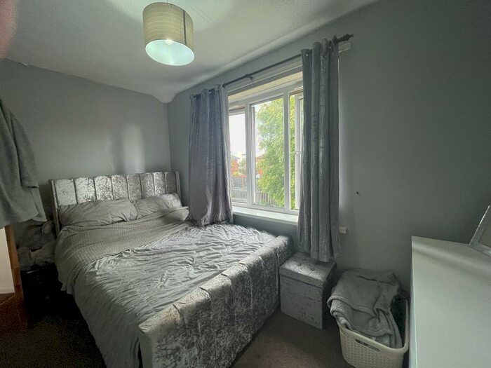 1 Bedroom Apartment To Rent In Cornus Gardens, Leeds, LS10