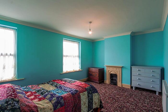 3 Bedroom End Of Terrace House For Sale In Manor Road, Yeovil, BA20
