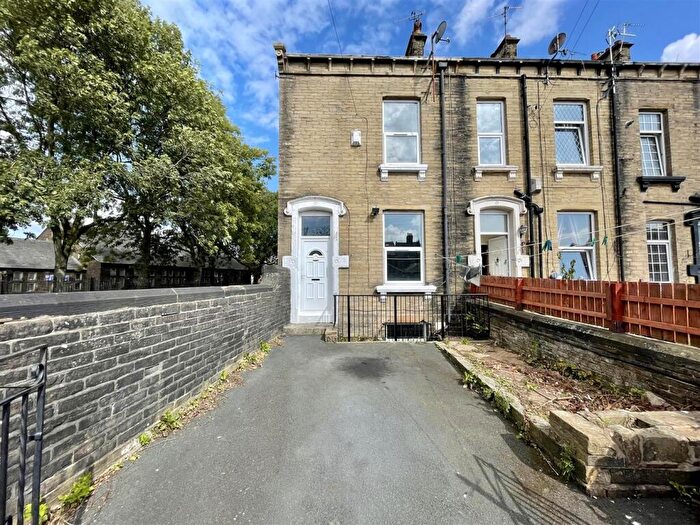 2 Bedroom Terraced House For Sale In Vine Terrace West, Bradford, BD8
