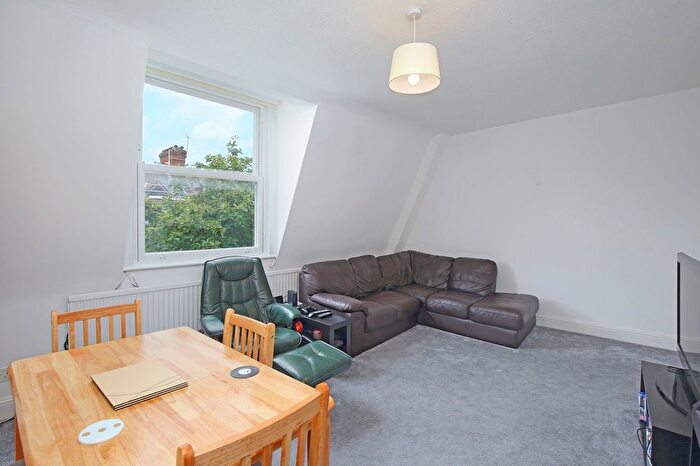 3 Bedroom Flat To Rent In Birnam Road, London, N4