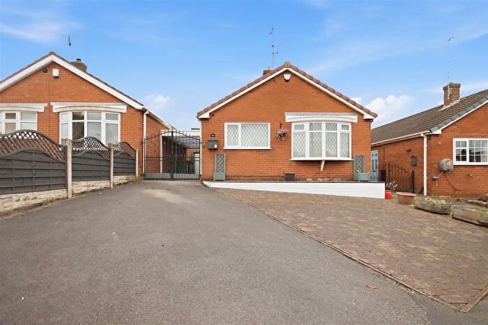 2 Bedroom Detached Bungalow For Sale In Farmfields Close, Bolsover, Chesterfield, S44