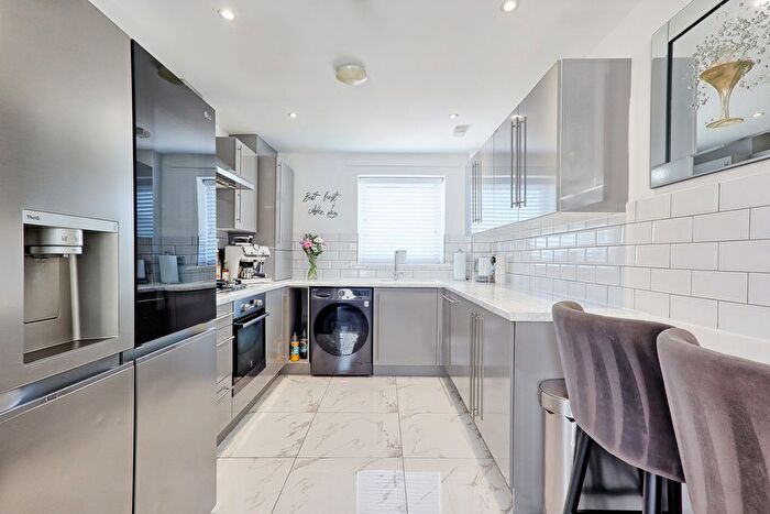 2 Bedroom Flat For Sale In Barrett Way, South Ockendon, RM15