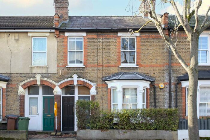 2 Bedroom Flat To Rent In Hove Avenue, Walthamstow, London, E17