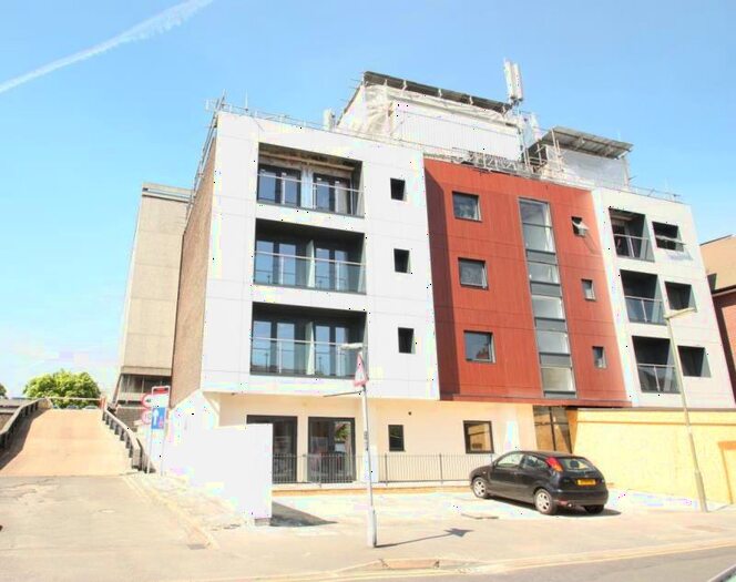 1 Bedroom Flat To Rent In Magna West, West Byfleet, KT14