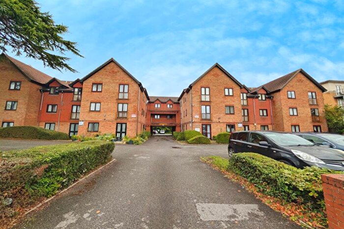 1 Bedroom Flat To Rent In Byron Court, SO15