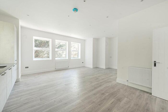 2 Bedroom Flat For Sale In West End Lane, Pinner, HA5