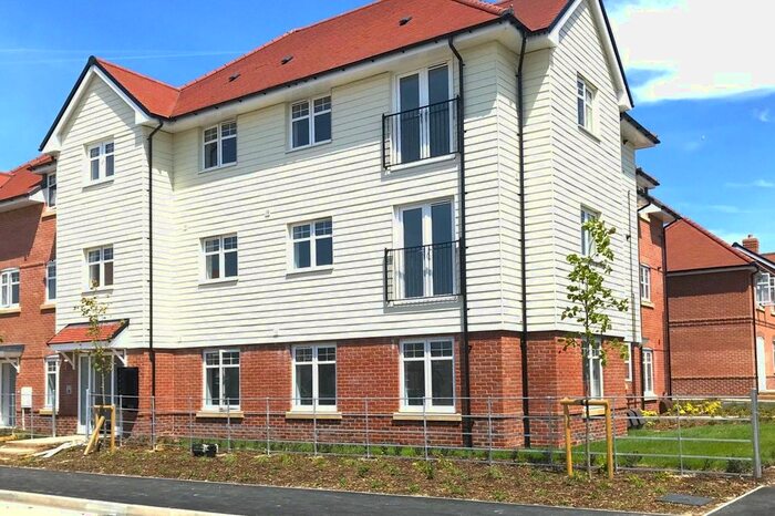 2 Bedroom Flat To Rent In Impatiens Place, Worthing, BN13