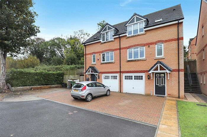 3 Bedroom Semi-Detached House For Sale In York Rise, Bideford, Devon, EX39