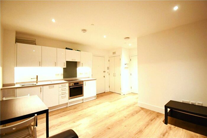 1 Bedroom Apartment To Rent In Hanover House, Kings Road, Reading, Berkshire, RG1