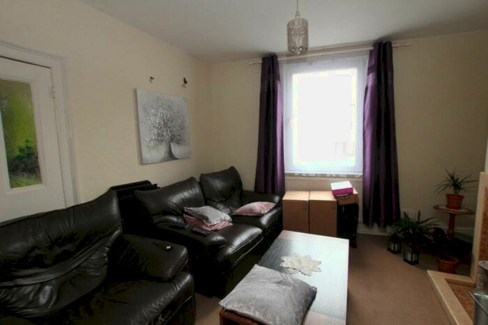 3 Bedroom House To Rent In Eastcott Hill, SN1